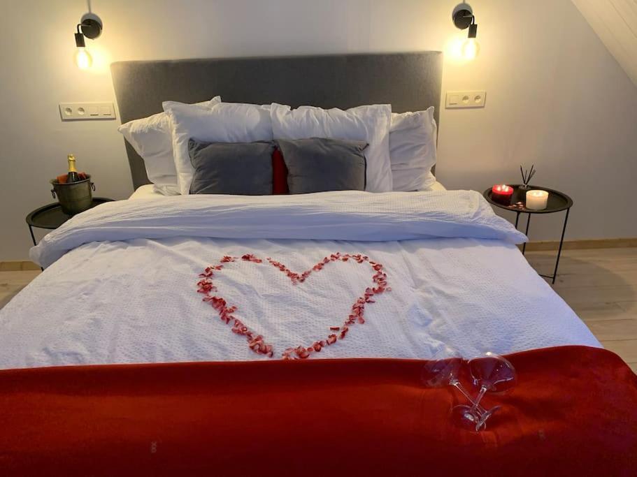Lovely 1-Bedroom Appartement Le Joyau With Indoor Pool And Sauna Lasne Esterno foto