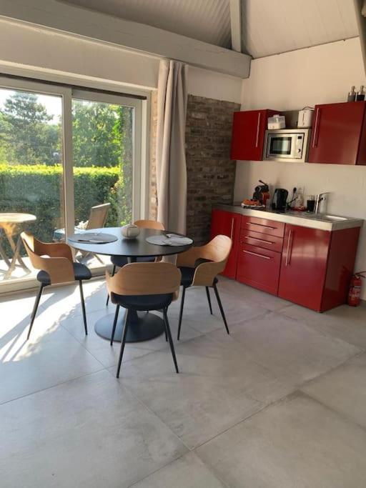 Lovely 1-Bedroom Appartement Le Joyau With Indoor Pool And Sauna Lasne Esterno foto